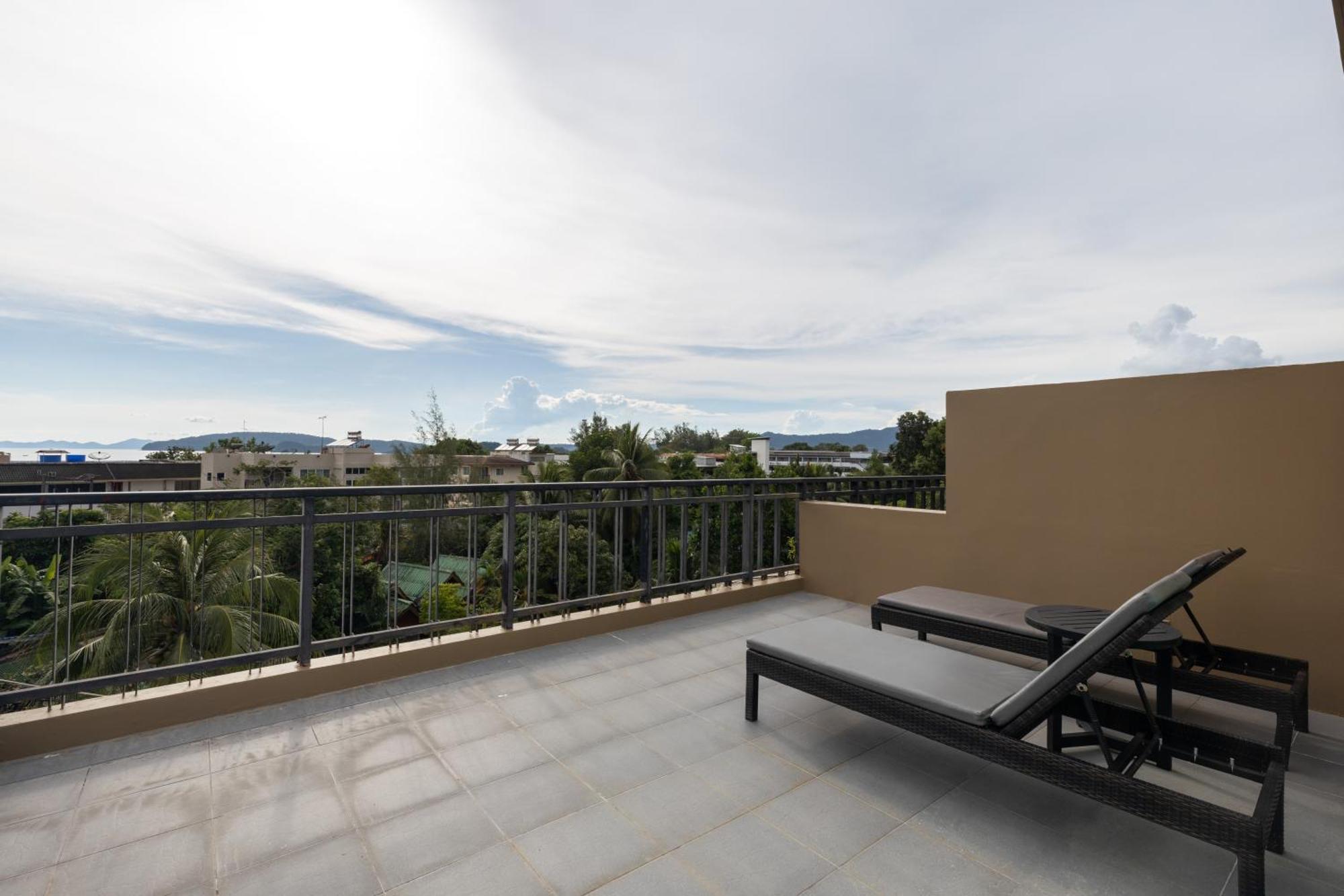 Moon Deck Suite,1621411023:JPEG